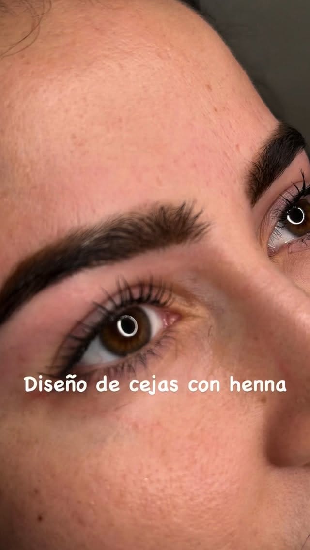 Post 6 by Cejas de Muñeca on Instagram (video)