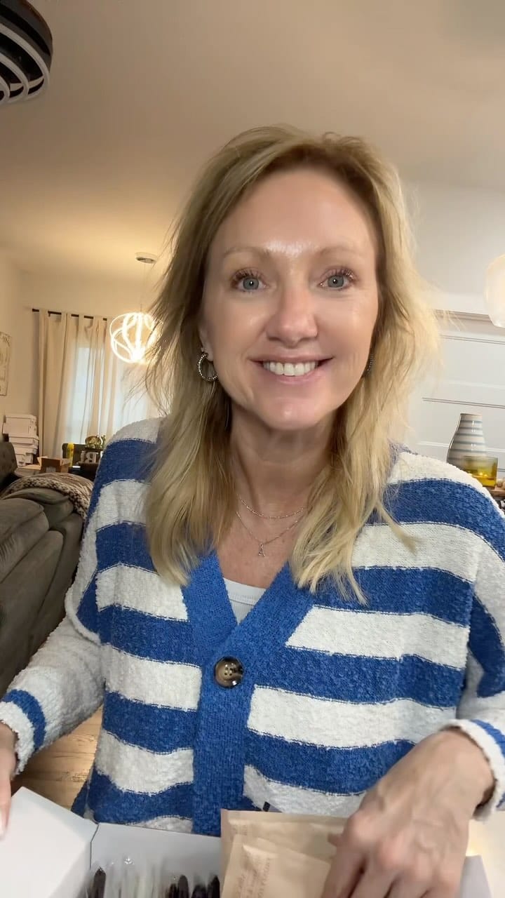 Post 5 by Frosty Fox 🦊 on Instagram (video)