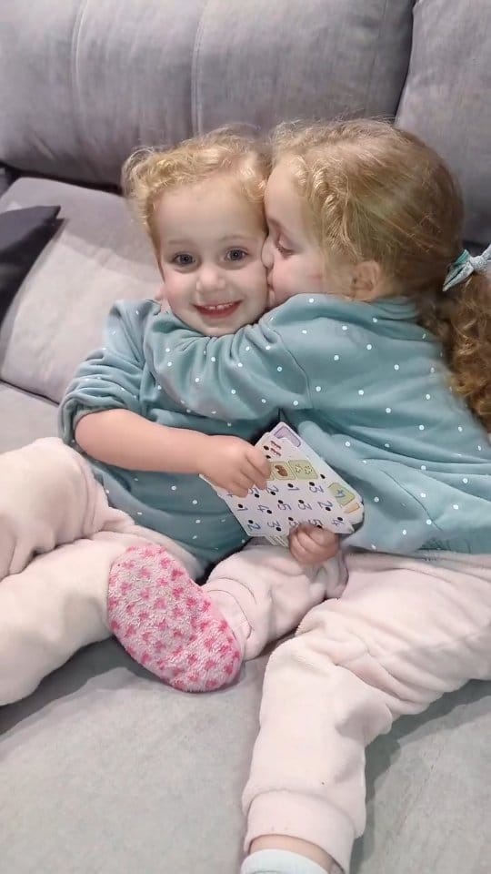 Post 2 by Lola y Elena  |  Susana    DiariodeCrohn on Instagram (video)