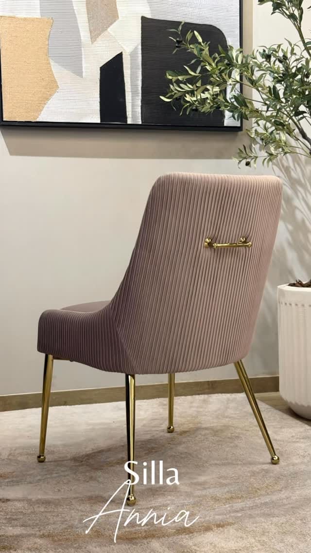Post 7 by Yakarta | Mueblería on Instagram (video)