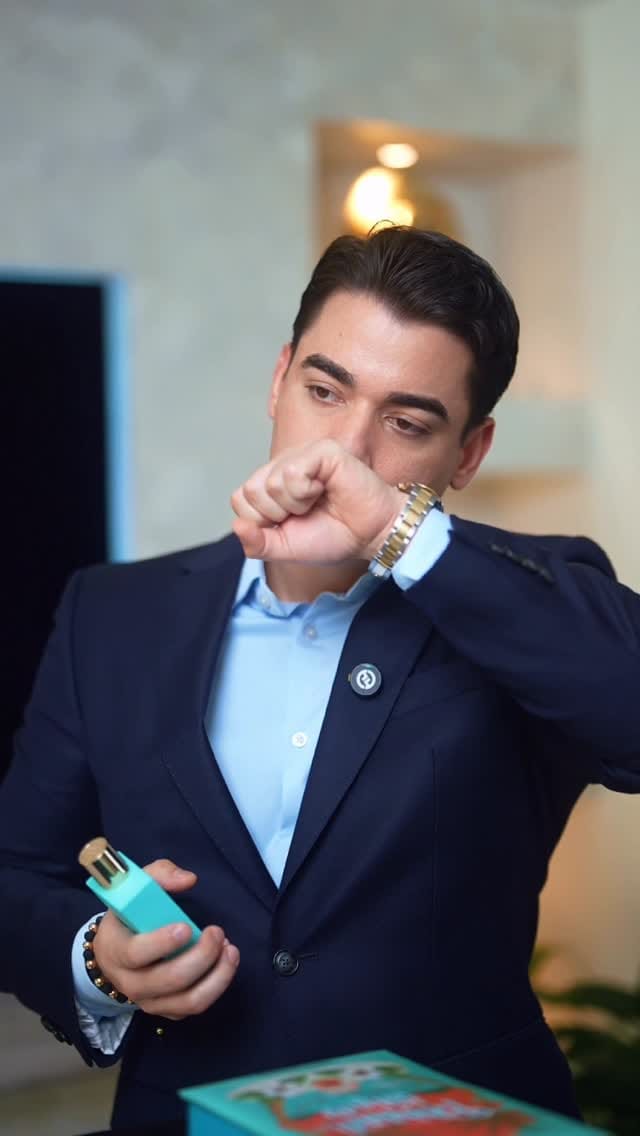 Post 7 by Valencia Perfumes on Instagram (video)