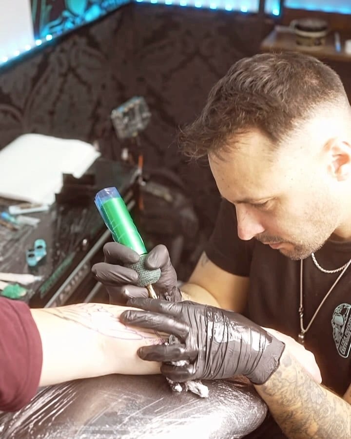 Post 9 by GONZALO PINEDA TATTOO on Instagram (video)
