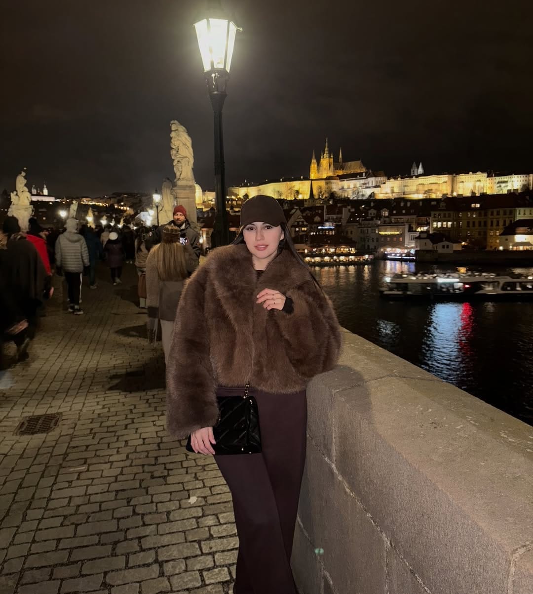 Post 1 by 𝑱𝑬𝑺𝑺𝑰𝑪𝑨 𝑪𝑨𝑴𝑨𝑹𝑮𝑶 ♛. on Instagram (carousel)