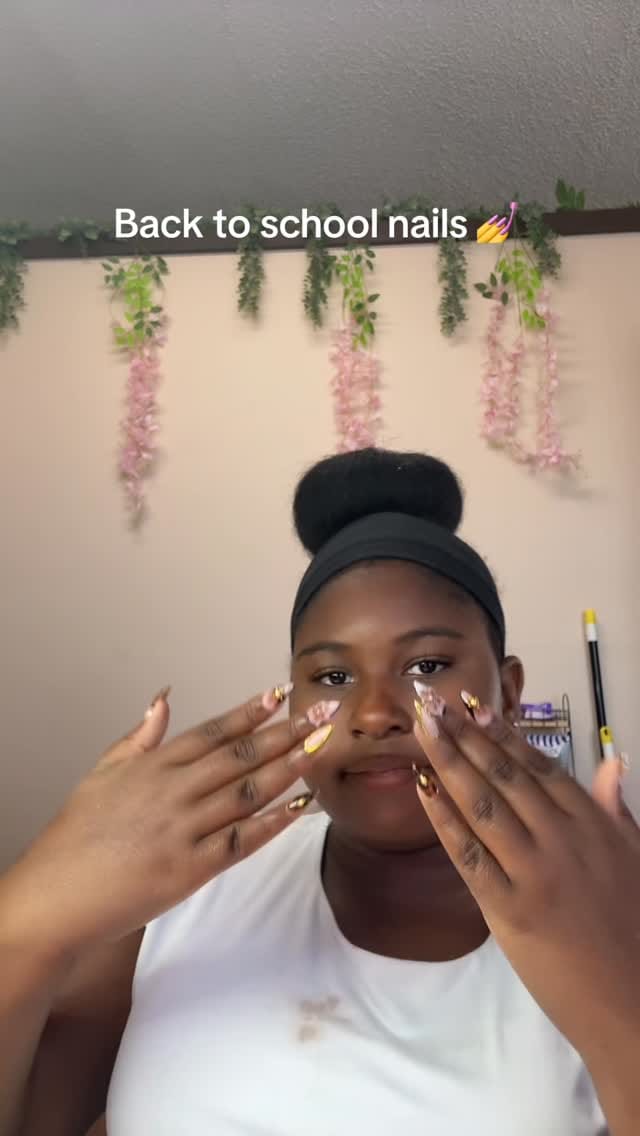 Post 1 by Mikaela on Instagram (video)