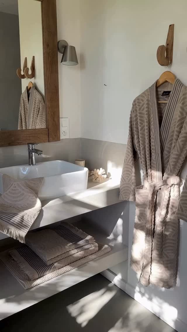 Post 3 by Maison Jean-Vier, décorateurs on Instagram (video)