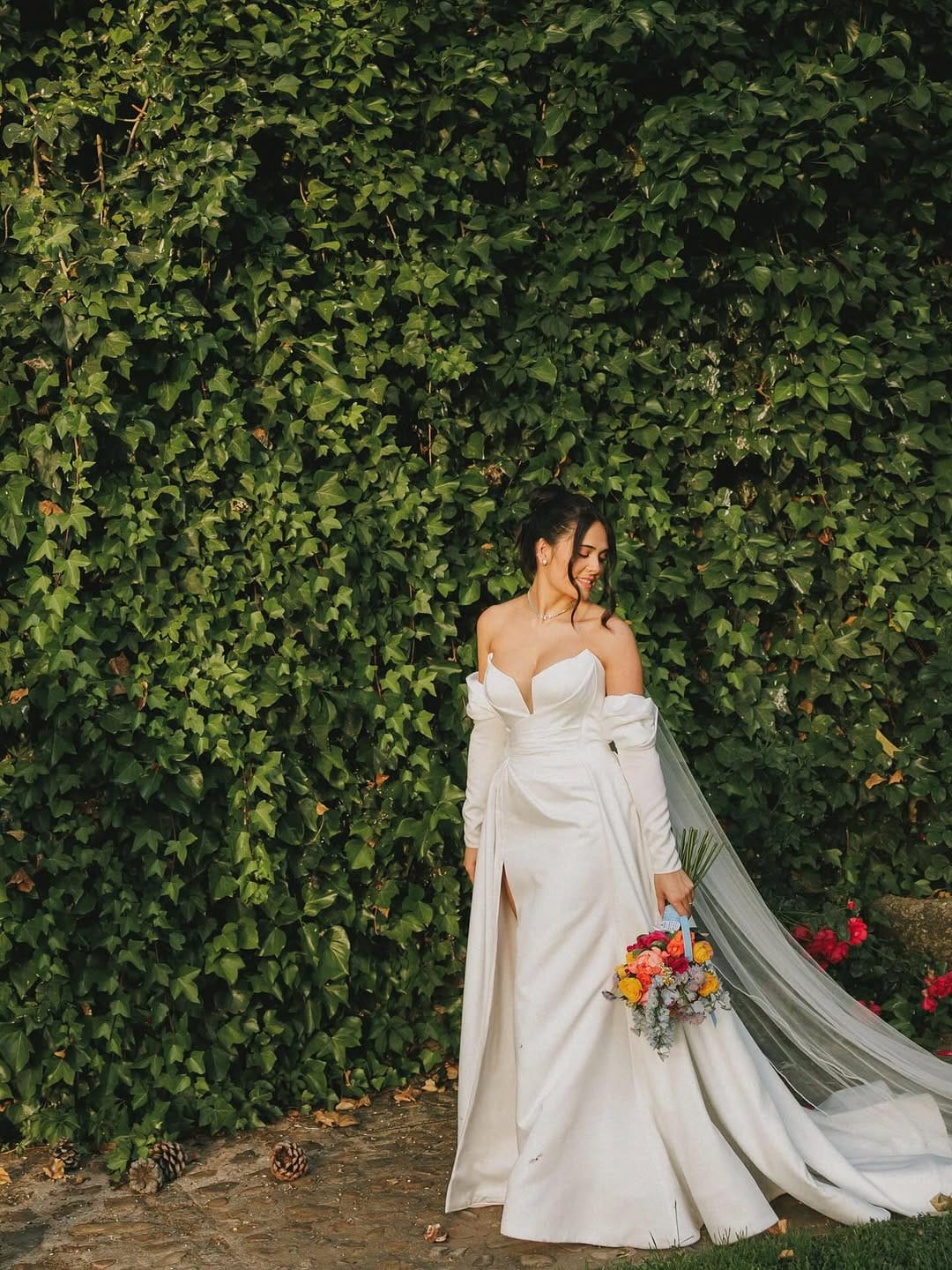 Post 1 by Boutique de Novias on Instagram (carousel)