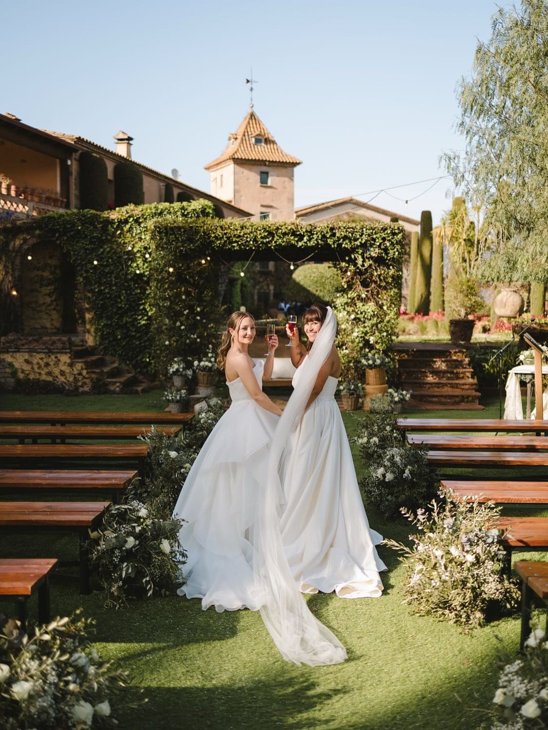 Post 2 by Boutique de Novias on Instagram (carousel)