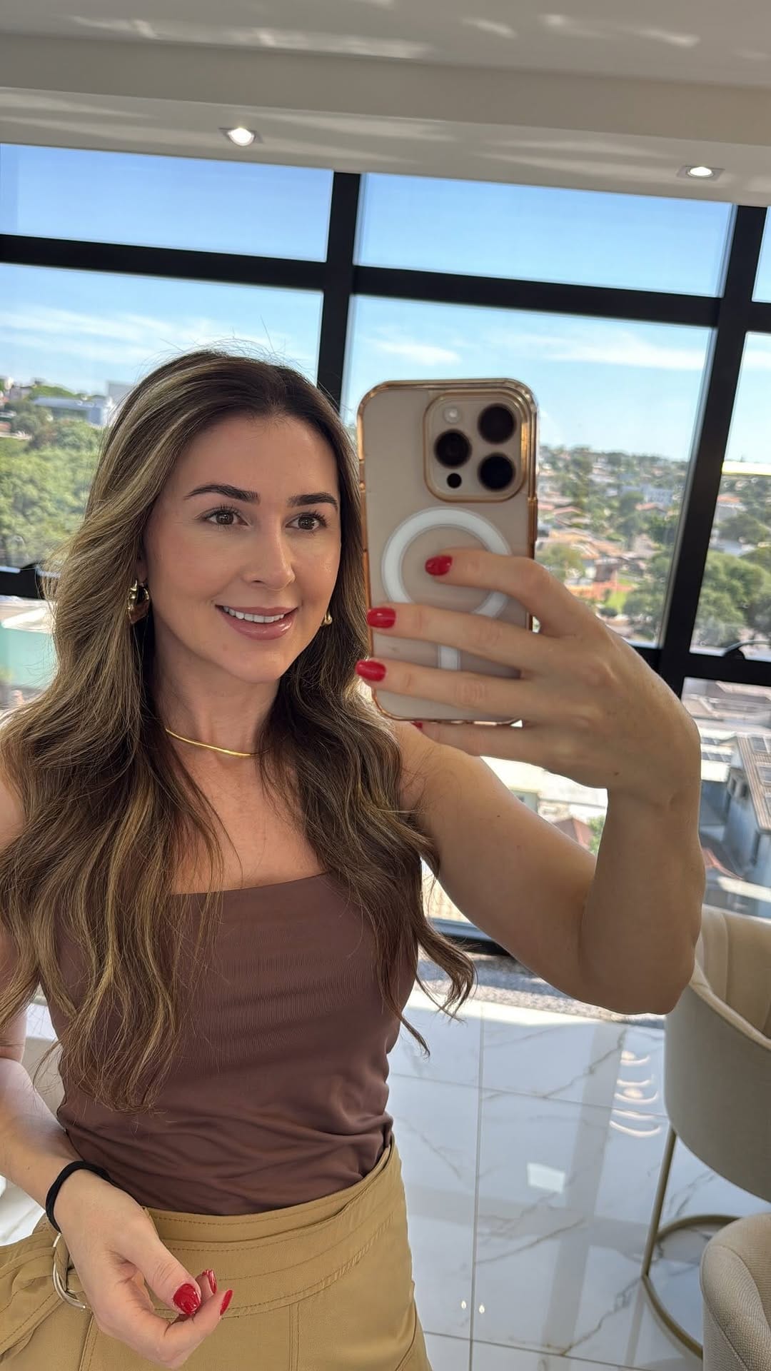 Post 6 by Dra. Andréia Roberti - Harmonização Facial on Instagram (video)