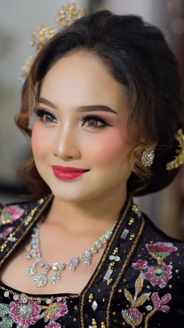 Post 6 by Makeup Artist Sby,sda,mlg on Instagram (video)