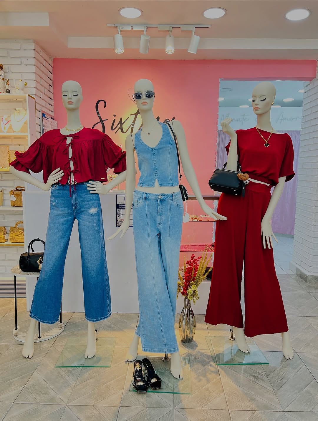 Post 1 by S i x t i n a / ropa on Instagram (carousel)