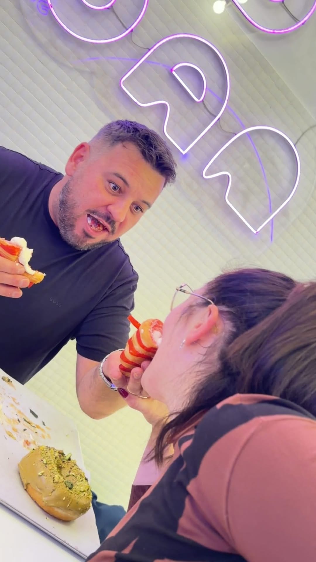 Post 3 by Pastelería IOAN on Instagram (video)