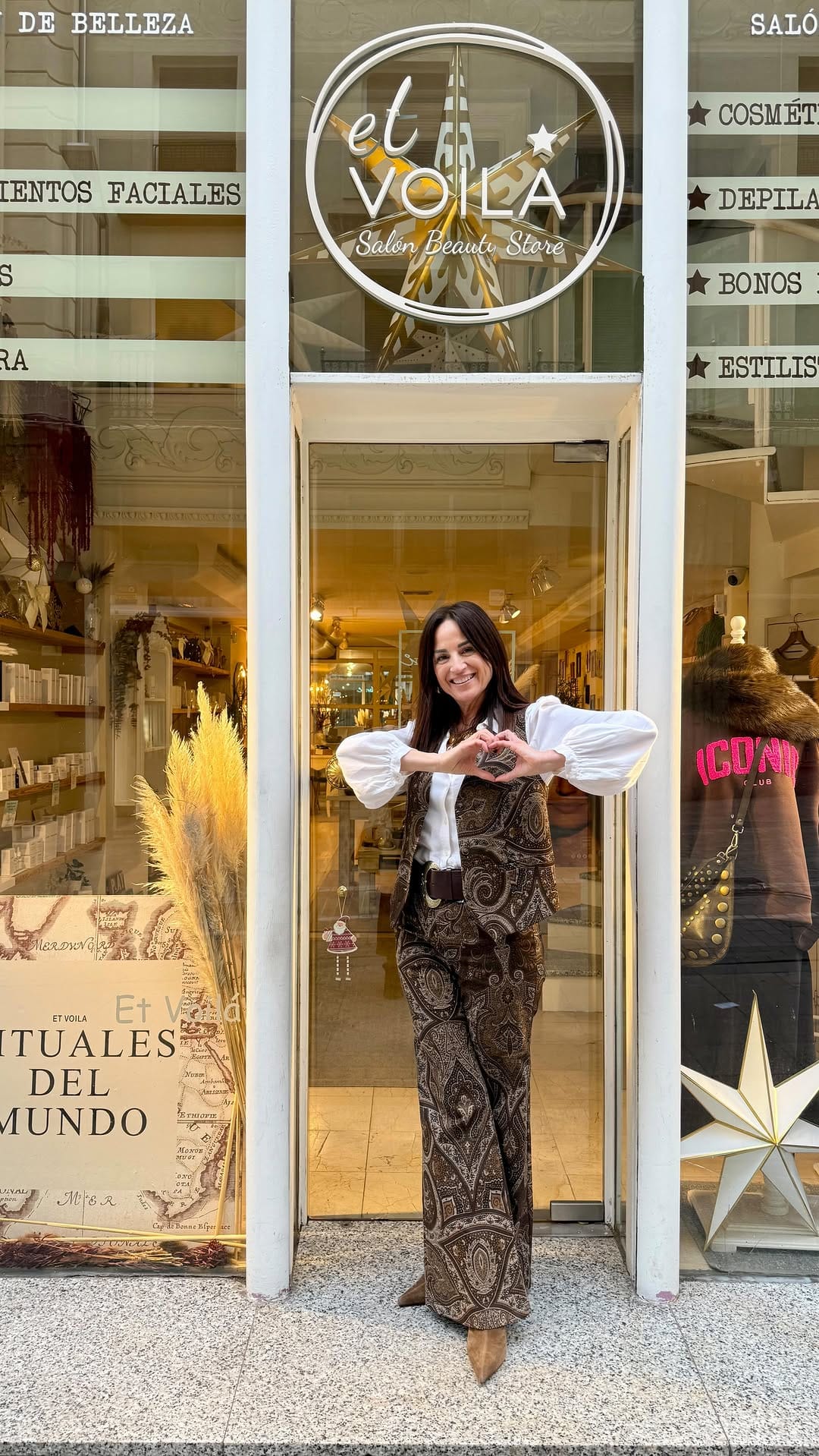 Post 7 by ET VOILA BEAUTY CONCEPT STORE on Instagram (video)