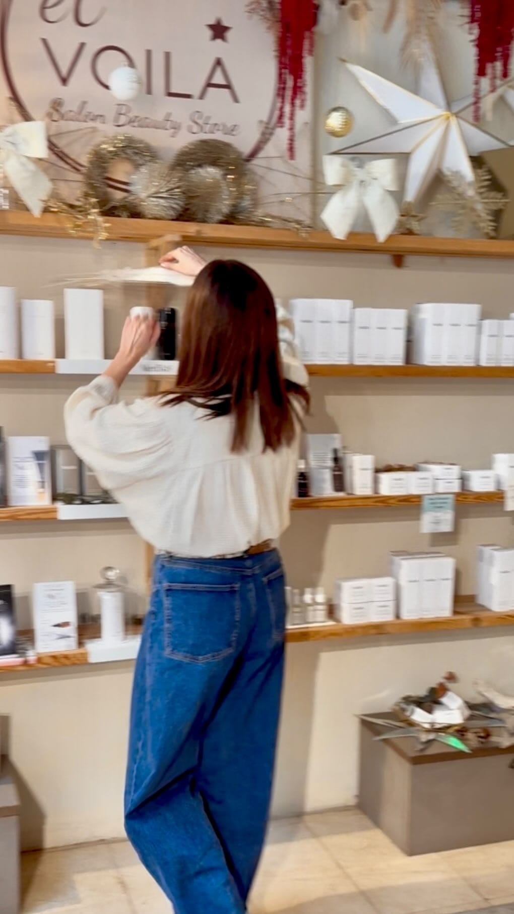 Post 4 by ET VOILA BEAUTY CONCEPT STORE on Instagram (video)