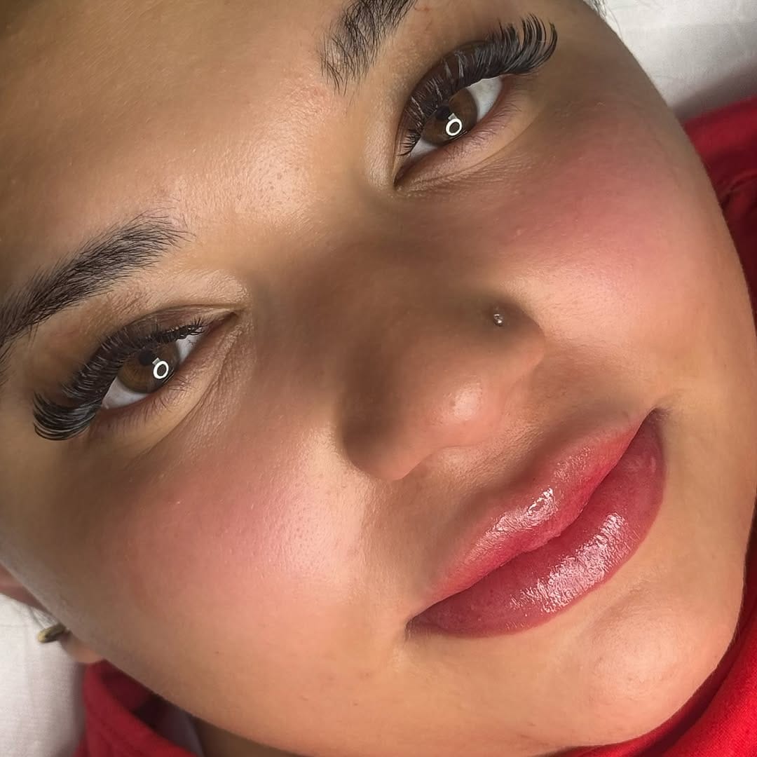 Post 6 by Clariss Centro Médico Estético on Instagram (carousel)