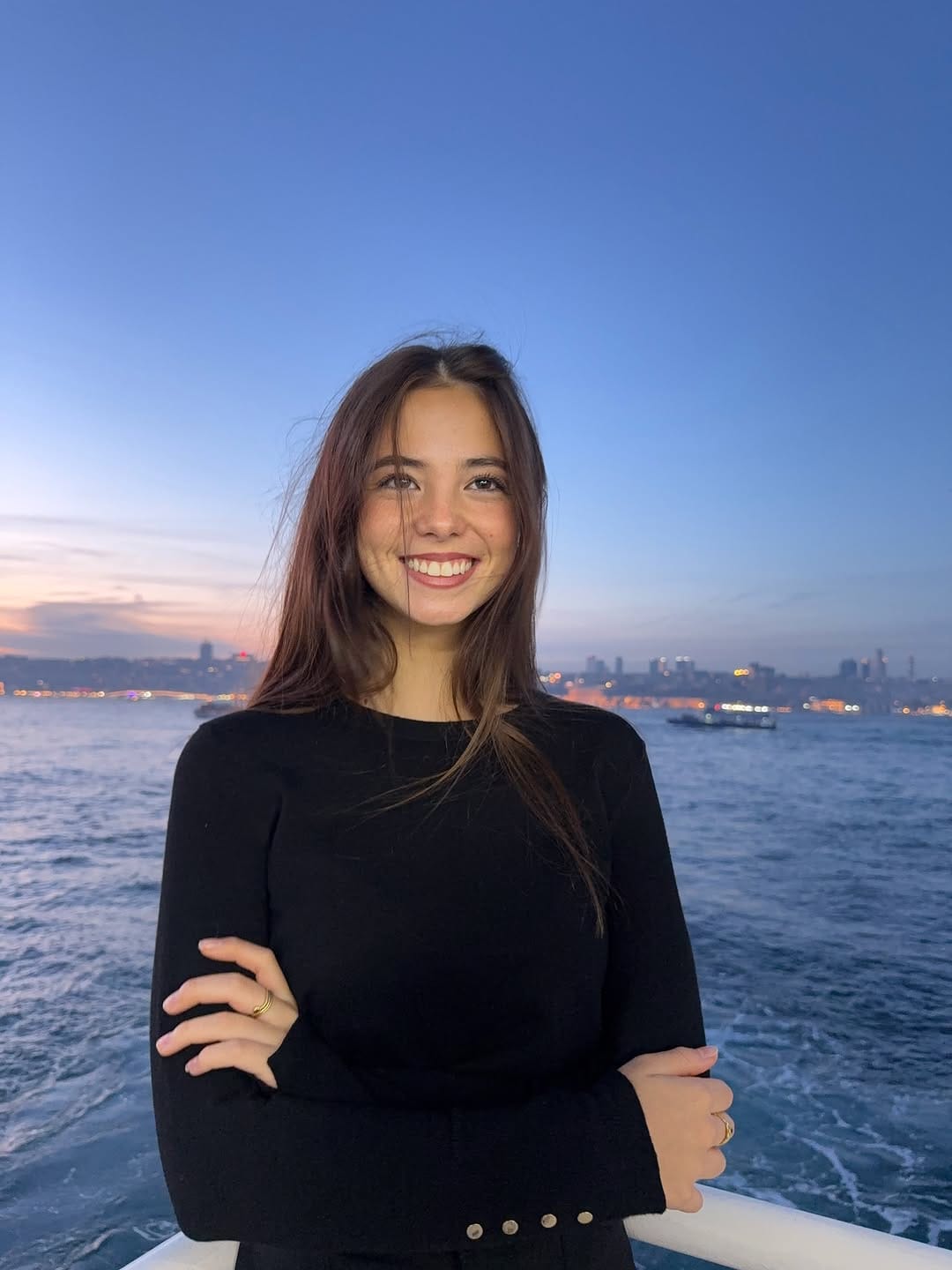 Post 5 by Mariana González on Instagram (carousel)