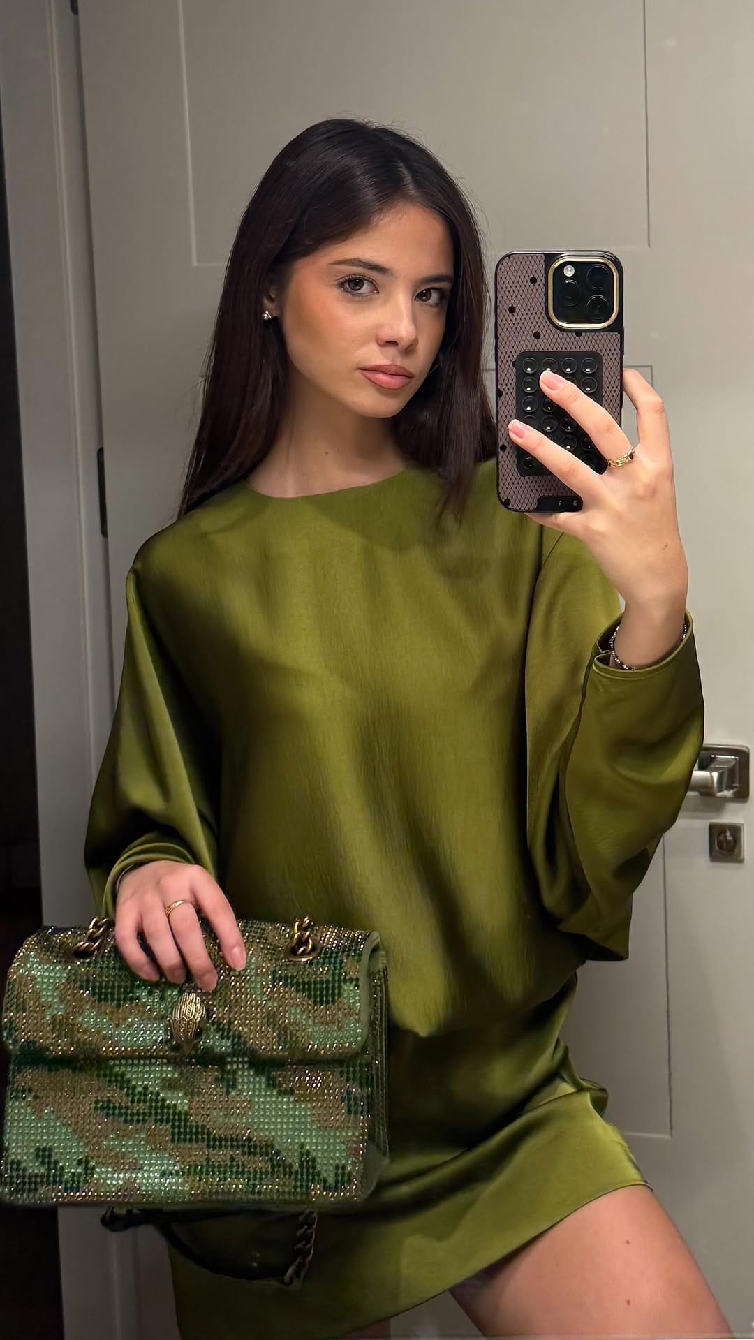 Post 2 by Mariana González on Instagram (video)