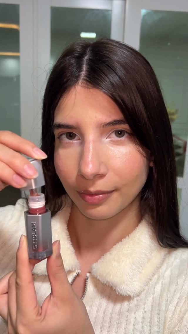 Post 3 by Karen Elissandra on Instagram (video)