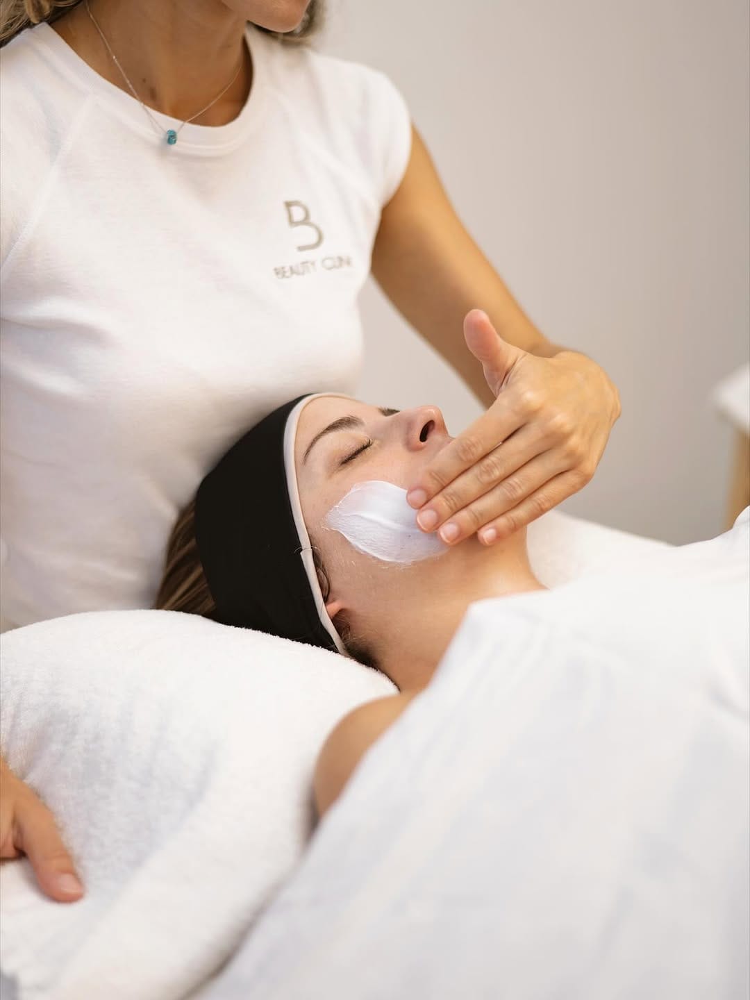 Post 8 by BEAUTY CLINIC on Instagram (image)