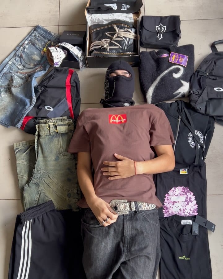 Post 8 by FEELVTG | ROPA STREETWEAR | Replicas 1:1 | G5 | VINTAGE | Y2K | on Instagram (carousel)