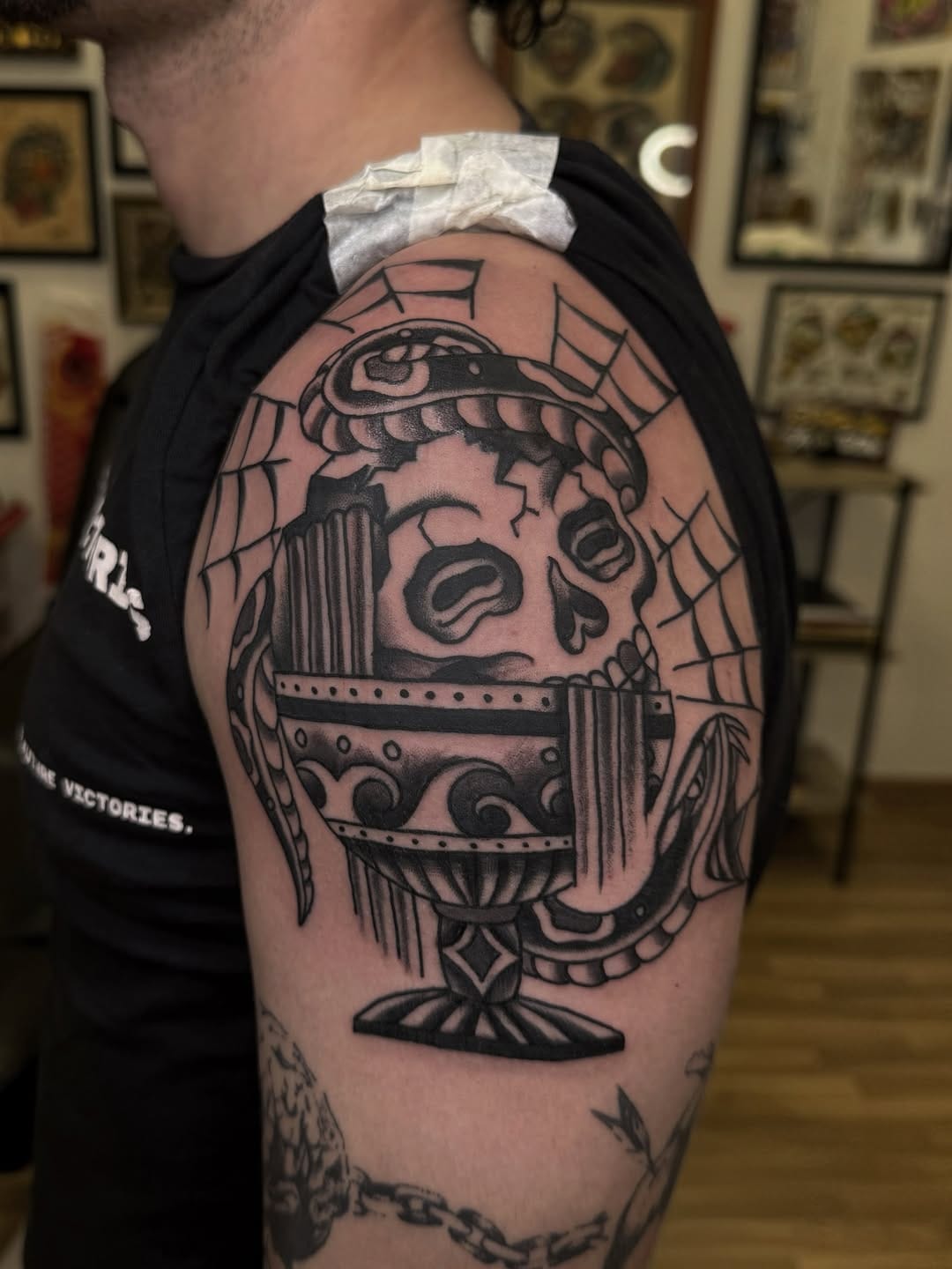 Post 2 by Estudio de tatuajes Alicante Quecorralatinta on Instagram (carousel)