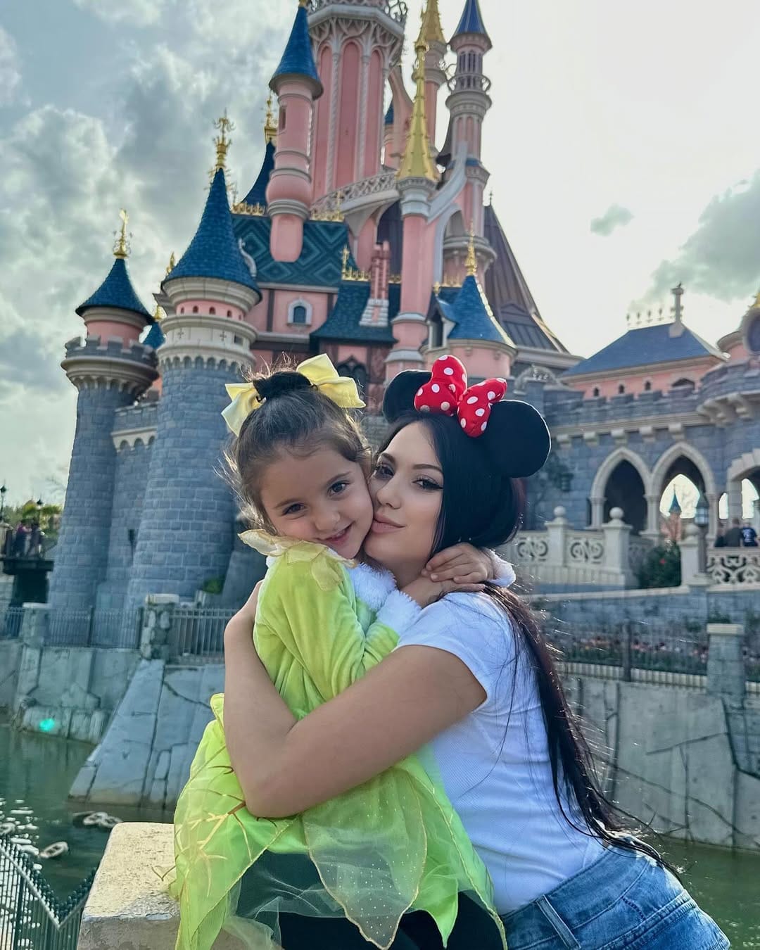 Post 10 by 𝐉𝐞𝐧𝐧𝐢𝐟𝐞𝐫 🖤 on Instagram (carousel)