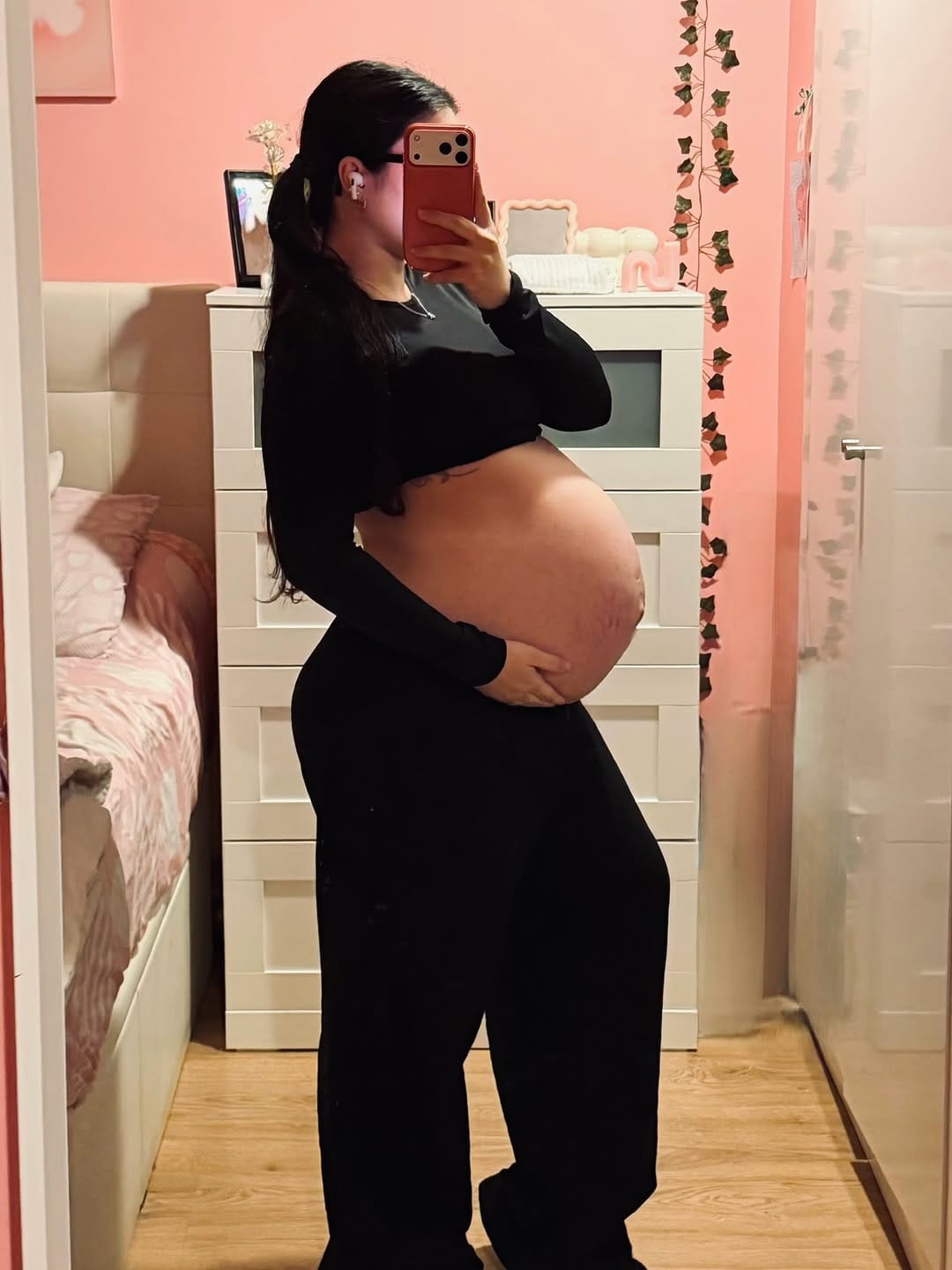 Post 3 by 𝐉𝐞𝐧𝐧𝐢𝐟𝐞𝐫 🖤 on Instagram (carousel)