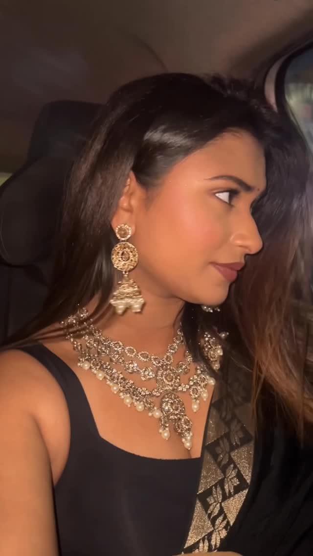 Post 3 by Deepali Naikya Gautam ||Bhopal makeup Artist|| on Instagram (video)
