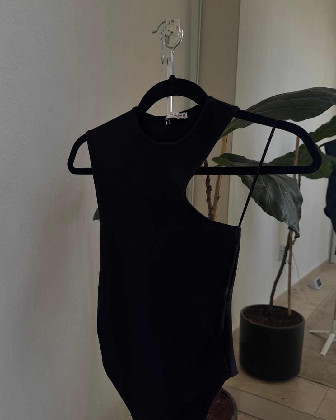 Post 4 by CLOSET HUNTINGS on Instagram (image)