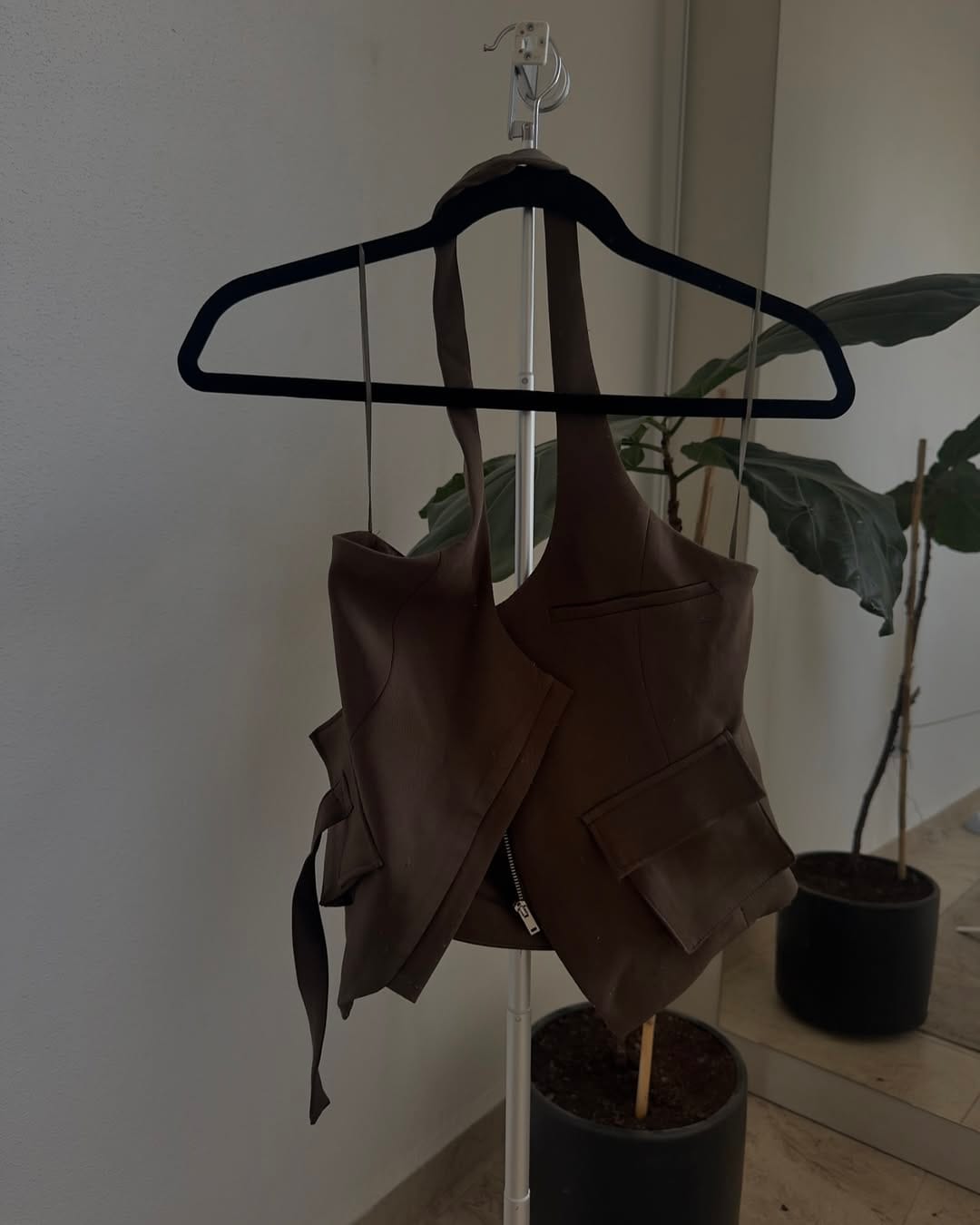 Post 9 by CLOSET HUNTINGS on Instagram (carousel)