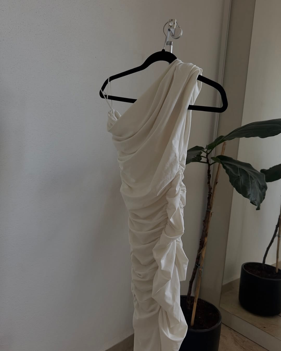 Post 10 by CLOSET HUNTINGS on Instagram (carousel)