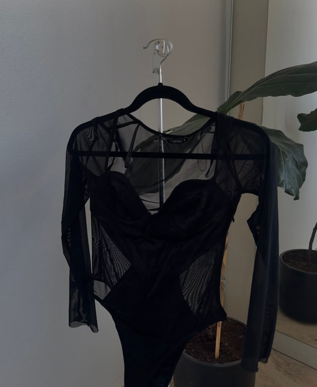 Post 3 by CLOSET HUNTINGS on Instagram (image)