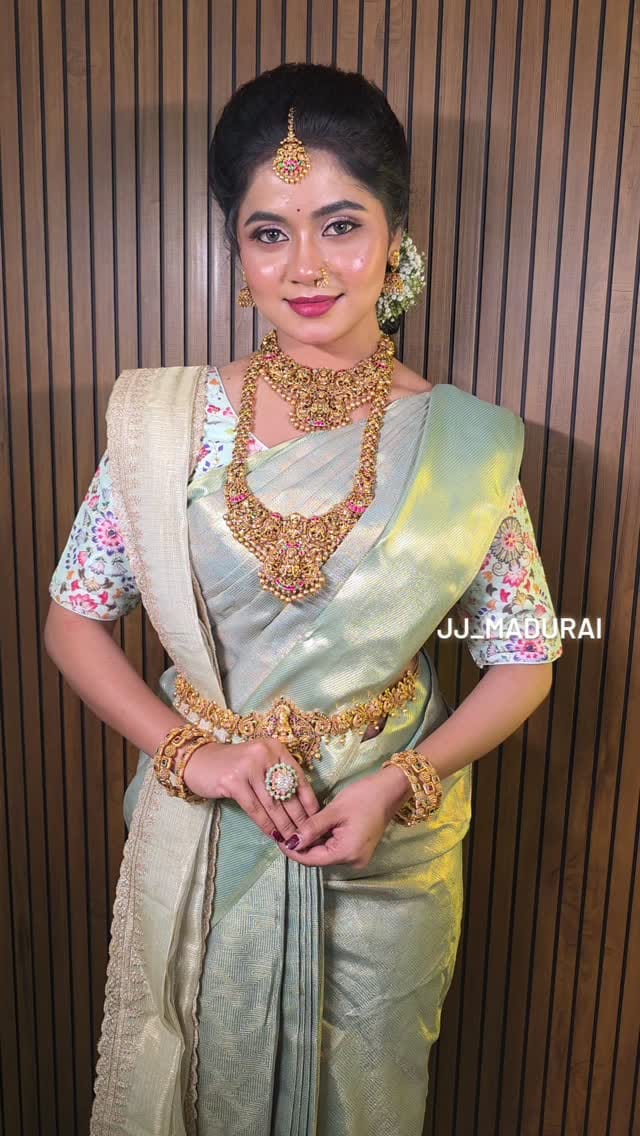 Post 3 by Madurai Makeup Artist#makeup_by_kirthy on Instagram (video)