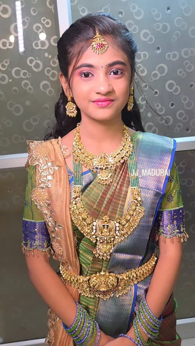 Post 4 by Madurai Makeup Artist#makeup_by_kirthy on Instagram (video)