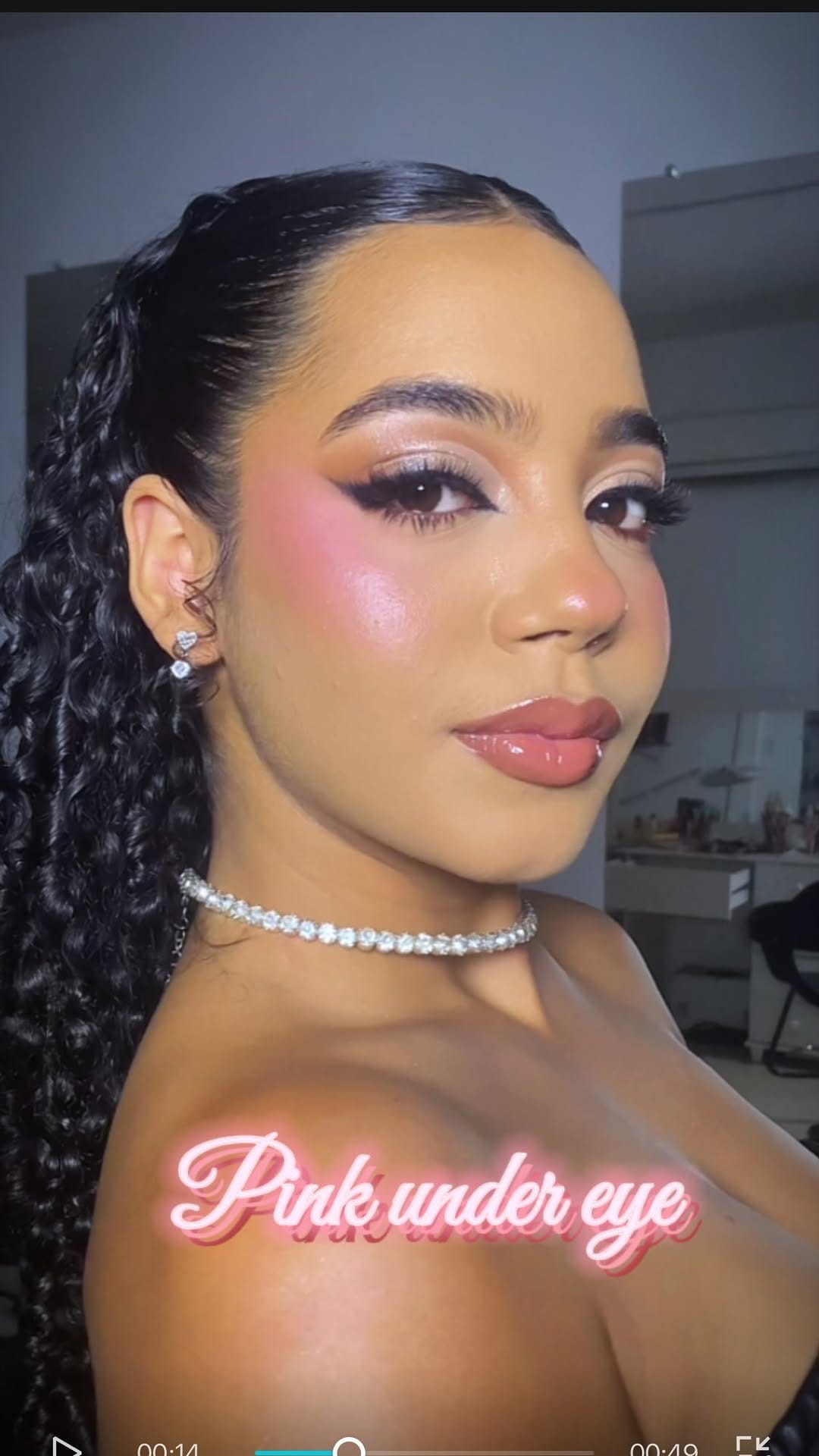 Post 2 by VITÓRIA BRANDÃO •MAQUIADORA •JUAZEIRO-BA on Instagram (video)