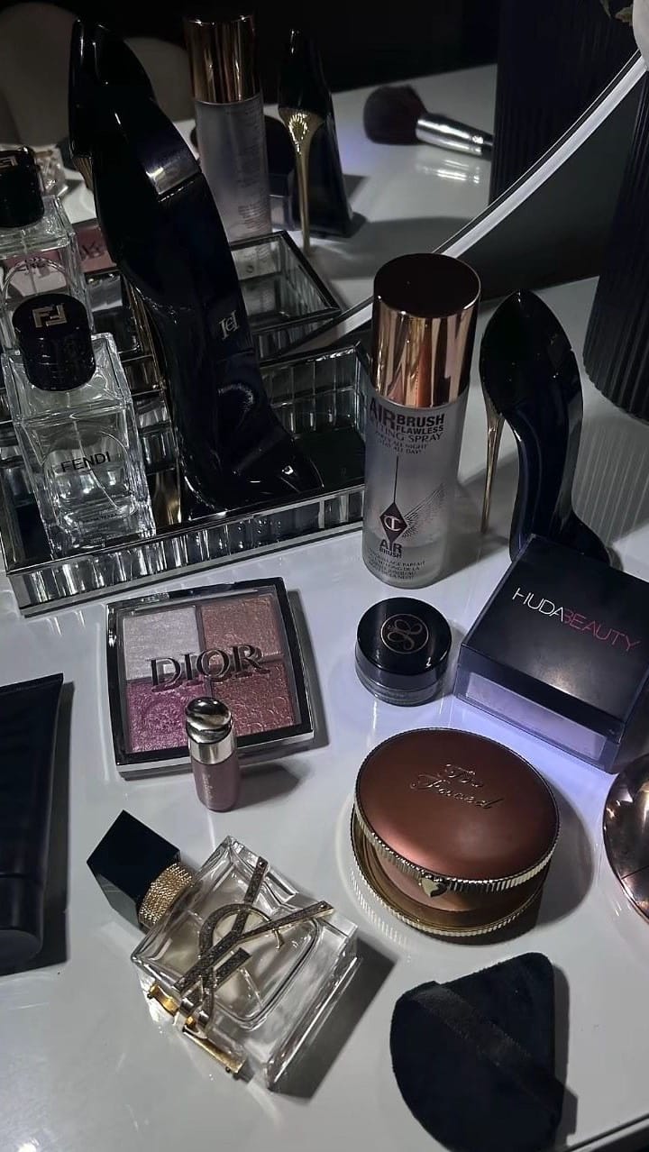 Post 5 by 𝐄𝐒𝐓𝐑𝐄𝐋𝐋𝐀 on Instagram (video)