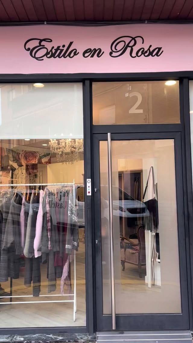 Post 5 by ESTILO EN ROSA on Instagram (video)