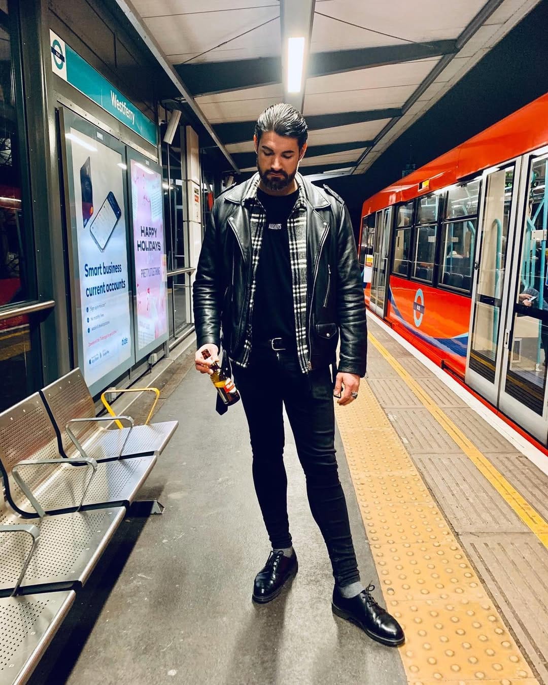 Post 10 by Raul Hancock on Instagram (image)