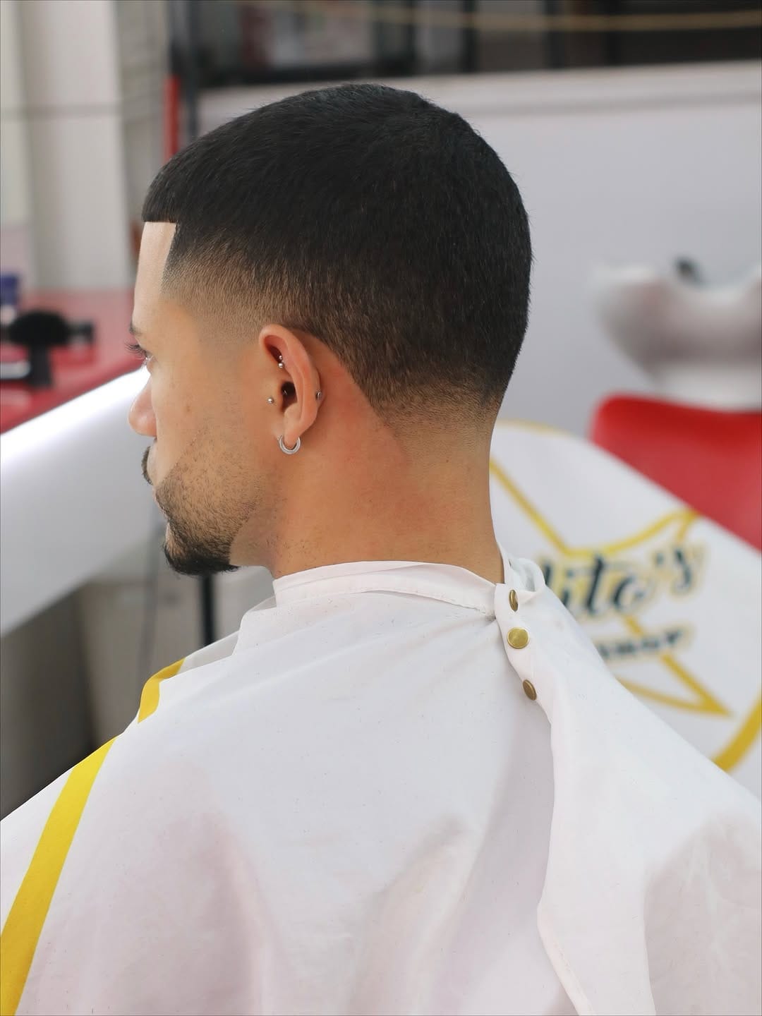 Post 3 by Carlito's Barber Shop 💈🇨🇺🇪🇸🇮🇨 on Instagram (carousel)