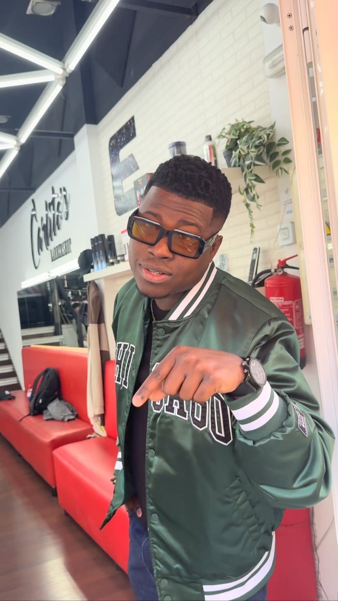 Post 1 by Carlito's Barber Shop 💈🇨🇺🇪🇸🇮🇨 on Instagram (video)