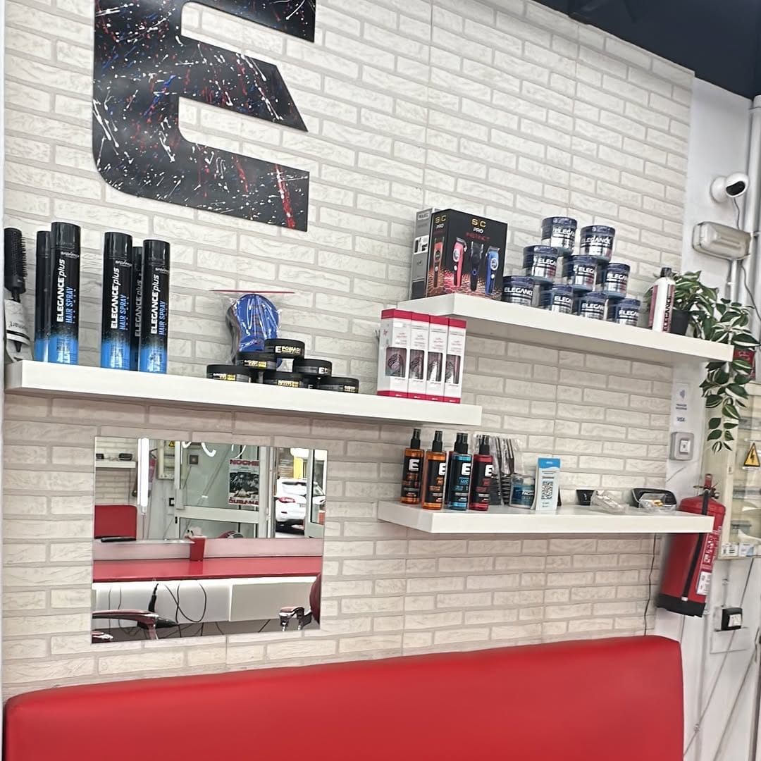 Post 2 by Carlito's Barber Shop 💈🇨🇺🇪🇸🇮🇨 on Instagram (carousel)