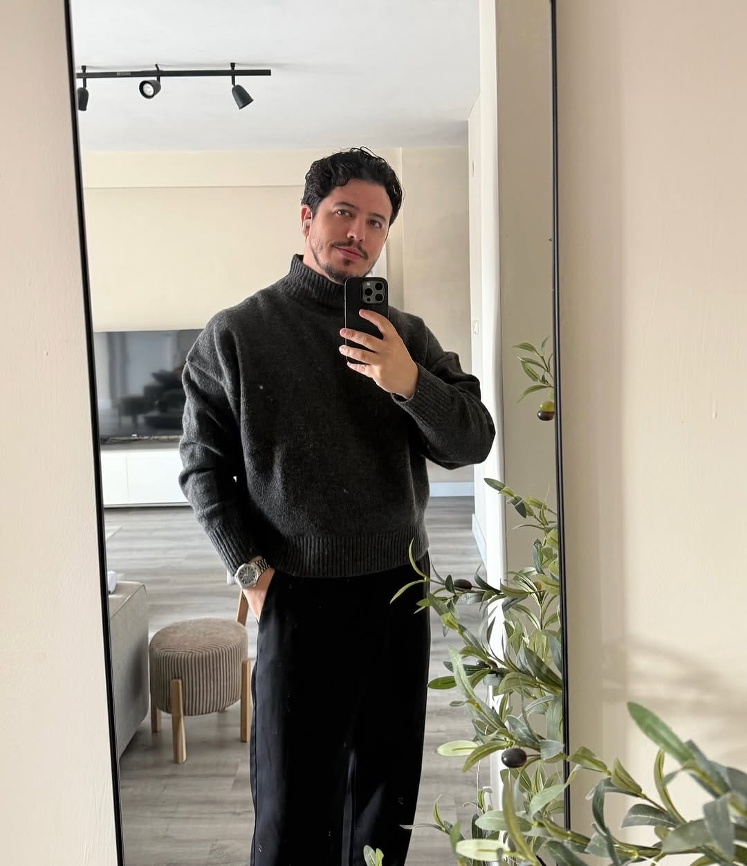 Post 2 by 𝐆𝐀𝐁𝐑𝐈 𝐑𝐎𝐒𝐀𝐒 on Instagram (carousel)