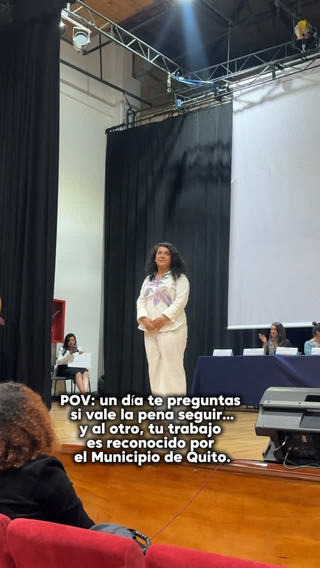 Post 3 by Maquilladora , Educadora y Fotógrafa on Instagram (video)