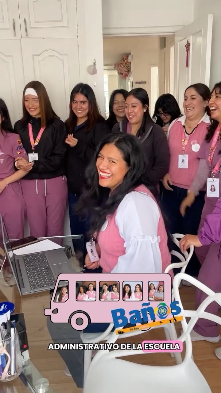 Post 1 by Maquilladora , Educadora y Fotógrafa on Instagram (video)
