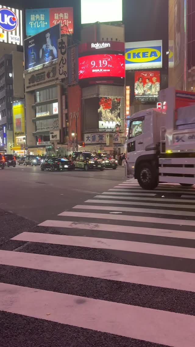 Post 8 by Stefania  Komatsu Barber on Instagram (video)
