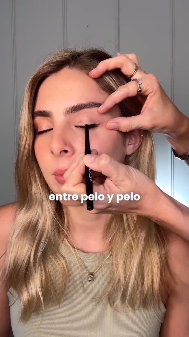 Post 6 by Andrea Navarrete Cosmetologa / MakeupArtist on Instagram (video)