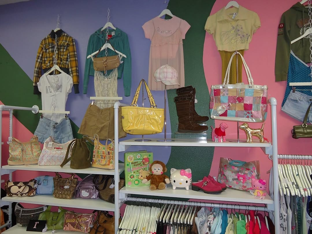 Post 10 by Girl Bye Vintage on Instagram (carousel)