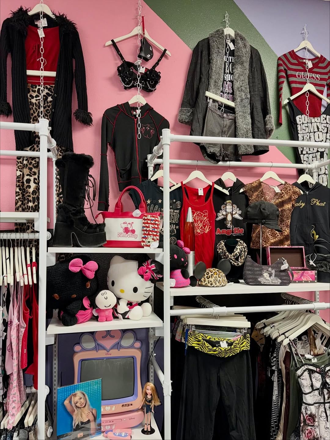 Post 8 by Girl Bye Vintage on Instagram (carousel)