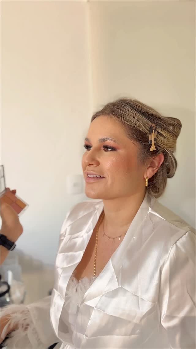 Post 5 by KELLY TAMARA-MAQUILLADOR on Instagram (video)