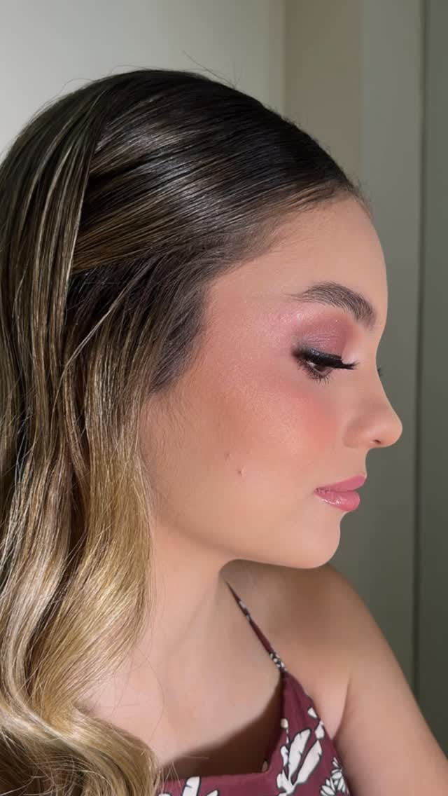 Post 6 by KELLY TAMARA-MAQUILLADOR on Instagram (video)