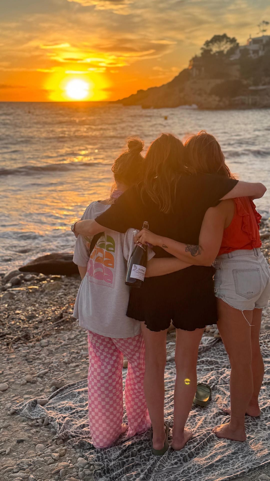 Post 5 by Anna Wild on Instagram (video)